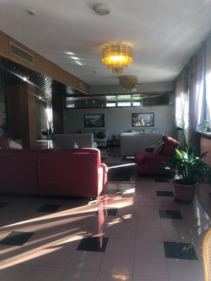 Albergo Casa Dell'Ospite Brescia Exterior foto